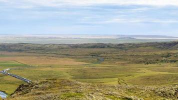 oben Blick auf das Reykjadalur-Tal im September foto