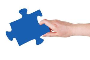 weibliche Hand mit blauem Puzzleteil foto