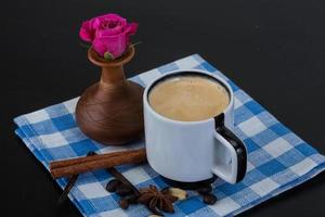 Espresso mit Rose foto