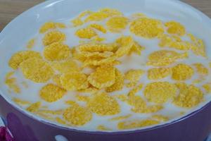 Frühstück mit Cornflakes foto