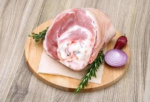 rohe Schweinshaxe foto