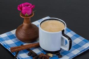 Espresso mit Rose foto