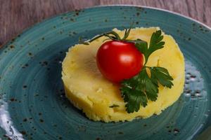 Kartoffelpüree serviert Tomaten foto