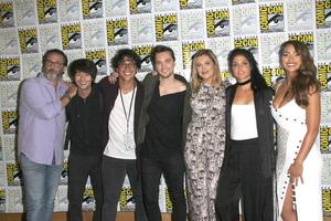 san diego - 21. juli jason rothenberg, christopher larkin, bob morley, richard harmon, eliza taylor, marie avgeropoulos und lindsey morgan auf der comic con freitag 2017 auf der comic con international congress am 21. juli 2017 in san diego, ca foto