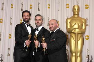 Los Angeles 27 – Emile Sherman, Iain Canning und Gareth Unwin, Gewinner des Preises für das beste Bild für die Rede des Königs im Presseraum bei den 83. Academy Awards im Kodak Theatre, Hollywood und Highland am 27. Februar 2011 in Los Angeles , ca foto