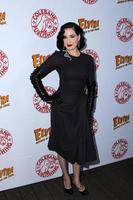 los angeles, 17. oktober - dita von teese at the elvira - mistress of the dark coffin table buchvorstellung im roosevelt hotel am 17. oktober 2016 in los angeles, ca foto