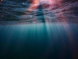 Unterwasseransicht der Oberfläche foto