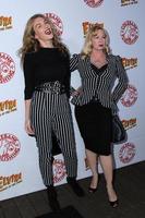 los angeles, 17. oktober - gast, traci lords at the elvira - herrin des dunklen sargtisches buchvorstellung im roosevelt hotel am 17. oktober 2016 in los angeles, ca foto