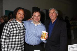 los angeles, nov 20 - cobi jones, gil r. tatarsky, victor zeines in der Connected s celebrity gift suite zur feier der 2010 american music awards in den ben kitay studios am 20. november 2010 in los angeles, ca foto