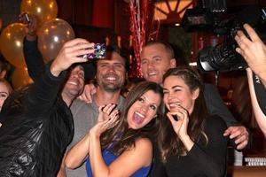 los angeles, 25. märz - daniel goddard, joshua morrow, sean carrigan, melissa claire egan, amelia heinle bei der jungen und unruhigen Torte zum 41. jubiläum in cbs tv city am 25. märz 2014 in los angeles, ca foto