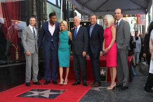 los angeles, oktober 12 - michael strahan, kelly ripa, michael gelman, bob iger, geschäftsführer bei der kelly ripa hollywood walk of fame zeremonie auf dem hollywood walk of fame am 12. oktober 2015 in los angeles, ca foto