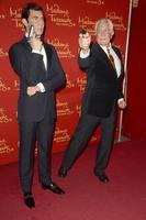 los angeles, 15. dezember - george lazenby, mit der george lazenby wachsfigur bei madame tussauds hollywood enthüllt alle sechs james bonds in wachs im tcl chinese theater am 15. dezember 2015 in los angeles, ca foto