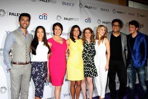 los angeles, 15. märz - justin baldoni, gina rodriguez, ivonne coll, andrea nevado, jennie urman, yael grobglas, jaime camil, brett dier beim paleyfest la 2015, jane the virgin im dolby theater am 15. märz 2015 in los angeles , ca foto