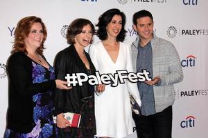 los angeles, sep 14 - donna lynne champlin, rachel bloom, aline brosh mckenna, santino fontana bei der paleyfest 2015 fall tv preview, verrückte ex-freundin im paley center for media am 14. september 2015 in beverly hills, ca foto