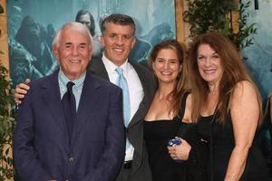 los angeles, 27. juni - alan riche, peter riche, wendy jacobs-riche, wendy riche bei der legende von tarzan premiere im dolby theater am 27. juni 2016 in los angeles, ca foto