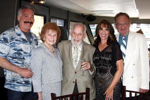 los angeles, 21. april - randy wolveck, molly und ralph wolveck, kate und ron linder bei der feier zum 70-jährigen wolveck-jubiläum im traum auf der yacht im fischerdorf-jachthafen am 21. april 2013 in marina del rey, ca foto