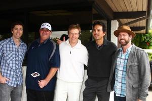 los angeles, 15. april - zach jones, brian baumgartner, jack wagner, benjamin bratt, gast beim jack wagner prominenten golfturnier zugunsten der leukämie- und lymphom-gesellschaft im lakeside golf club am 15. april 2013 in toluca lake, ca foto