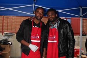 los angeles, 18. nov. - donovan mccrary, darius mccrary brothers kommt am 18 foto