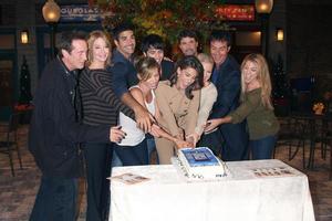 los angeles, 10. aug - hogestyn, halle, gering, braun, sanmartin, alfonso, reeves, reckell, muldoon, mansi auf dem horton square press junket at the days of our lives set, nbc am 10. august 2011 in burbank, ca foto