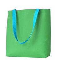 Grüne Einkaufstasche aus Stoff isoliert auf weißem Hintergrund mit Beschneidungspfad foto