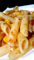 Penne Pasta mit Tomatensauce foto