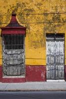 Altes, verlassenes Gebäude in der Innenstadt von Guadalajara, Mexiko, Kolonialarchitektur foto