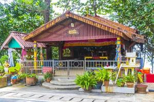 naithon beach phuket thailand 2018 landschaft stadtbild panorama straßen autos gebäude wald natur phuket thailand. foto