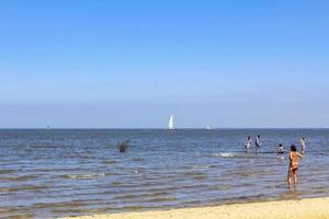 cuxhaven niedersachsen deutschland 2010 seestück strand wattwandern an der nordseeküste deutschland. foto