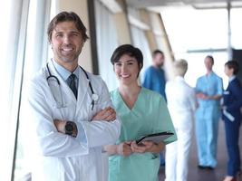 Gruppe von medizinischem Personal im Krankenhaus foto