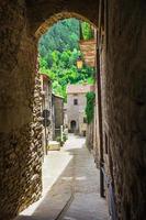 italienische Straße in einer kleinen Provinzstadt der Toskana