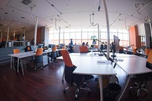 geschäftige Coworking-Büroflächen foto