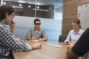 Startup-Business-Team beim Treffen foto