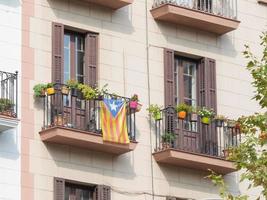 katalanische nationalistische Flagge auf dem Balkon