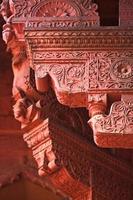 Agra Fort: rote Sandsteindekoration