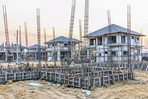 neues haus im bau auf der baustelle foto