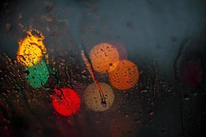 Wassertropfen auf Glas foto