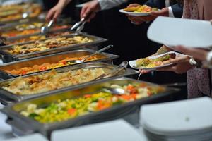 Blick auf das Essen vom Buffet foto