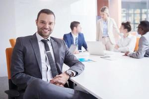 geschäftsleutegruppe im büro foto