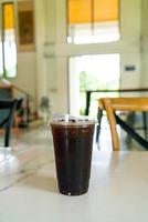 Iced Americano Coffee oder langer schwarzer Kaffee foto