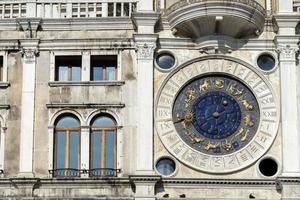 venedig, italien - 12. oktober 2014. st markiert clocktower venedig foto