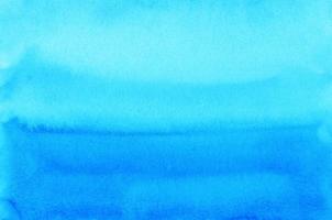 aquarell blauer ombre hintergrund handbemalt. aquarell himmelblaue textur. foto
