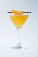 garnierter Pfirsich-Martini foto
