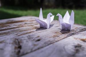 Es wird angenommen, dass der Origami-Vogel ein heiliger Vogel und ein Symbol für Langlebigkeit, Hoffnung, Glück und Frieden ist. foto