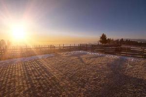 Winterlandschaft bei Sonnenuntergang foto