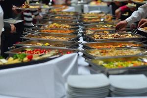 Blick auf das Essen vom Buffet foto