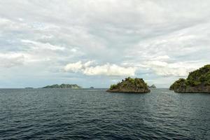 raja ampat papua riesige panoramalandschaft foto