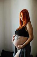 Porträt der schwangeren Frau foto