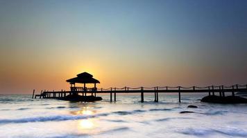 Sonnenuntergang über Strand in Koh Kood