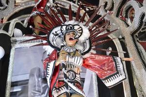 rio de janeiro, rj brasilien - 09. februar 2018 - samba-schulparade im sambodromo. unidos do porto da pedra während des festivals in der marques de sapucai straße. foto