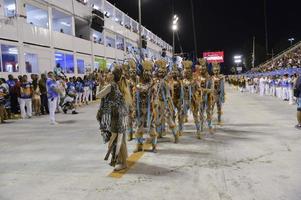 rio de janeiro, rj brasilien - 09. februar 2018 - samba-schulparade im sambodromo. Akademiker tun Sossego während des Festivals in der Straße Marques de Sapucai foto